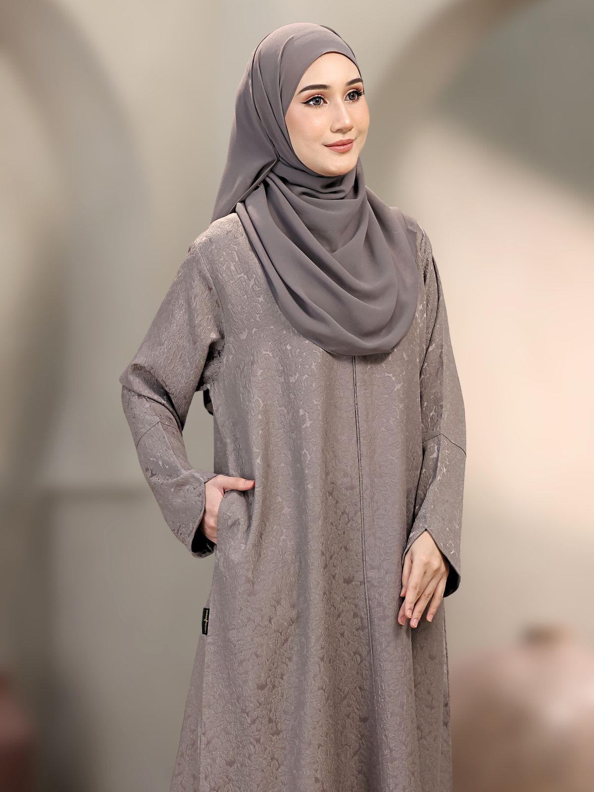 HANEEN Abaya
