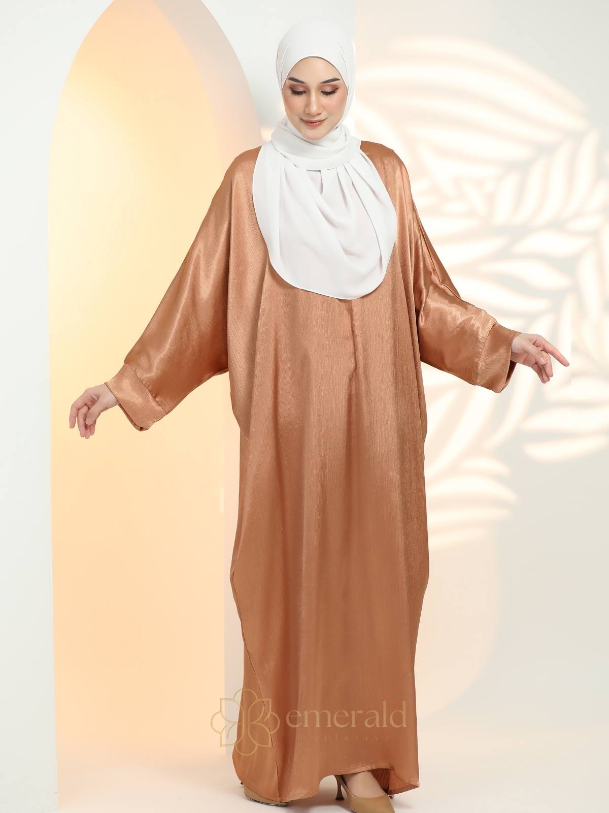 NAURA Kaftan